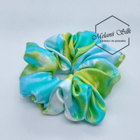 Duża delikatna jedwabna gumka do włosów scrunchie - wysyłka w 48h Duża delikatna jedwabna gumka do włosów scrunchie - wysyłka w 48h