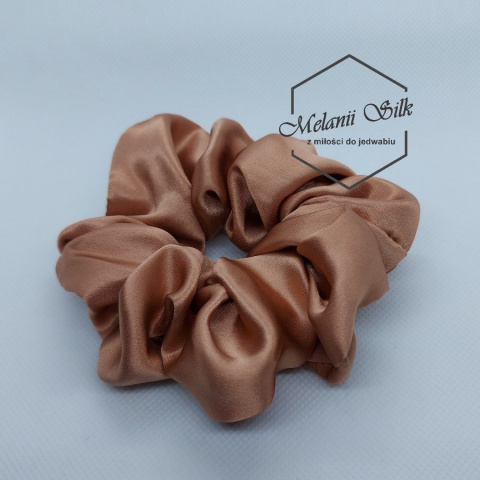 Duża delikatna jedwabna gumka do włosów scrunchie - wysyłka w 48h Duża delikatna jedwabna gumka do włosów scrunchie - wysyłka w 48h