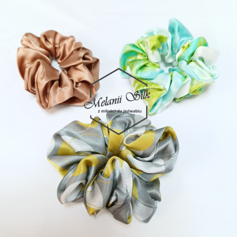 Duża delikatna jedwabna gumka do włosów scrunchie - wysyłka w 48h Duża delikatna jedwabna gumka do włosów scrunchie - wysyłka w 48h